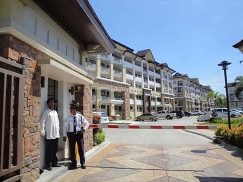 The Oasis Davao Condotel Exteriör bild