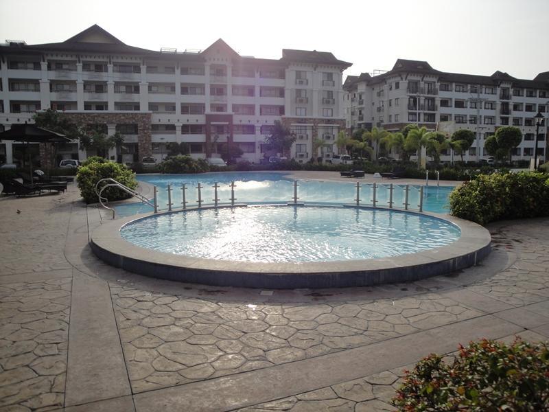The Oasis Davao Condotel Exteriör bild