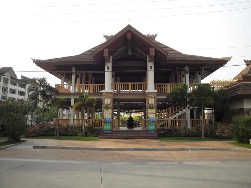 The Oasis Davao Condotel Exteriör bild