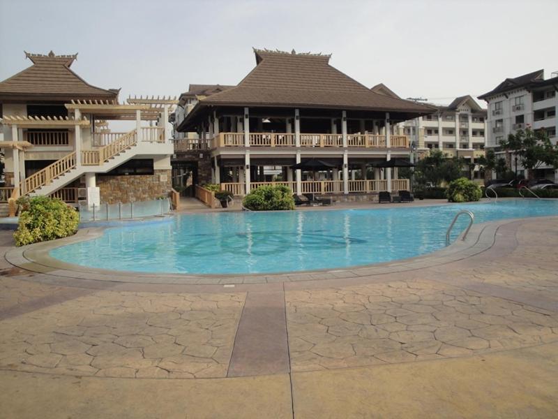 The Oasis Davao Condotel Exteriör bild